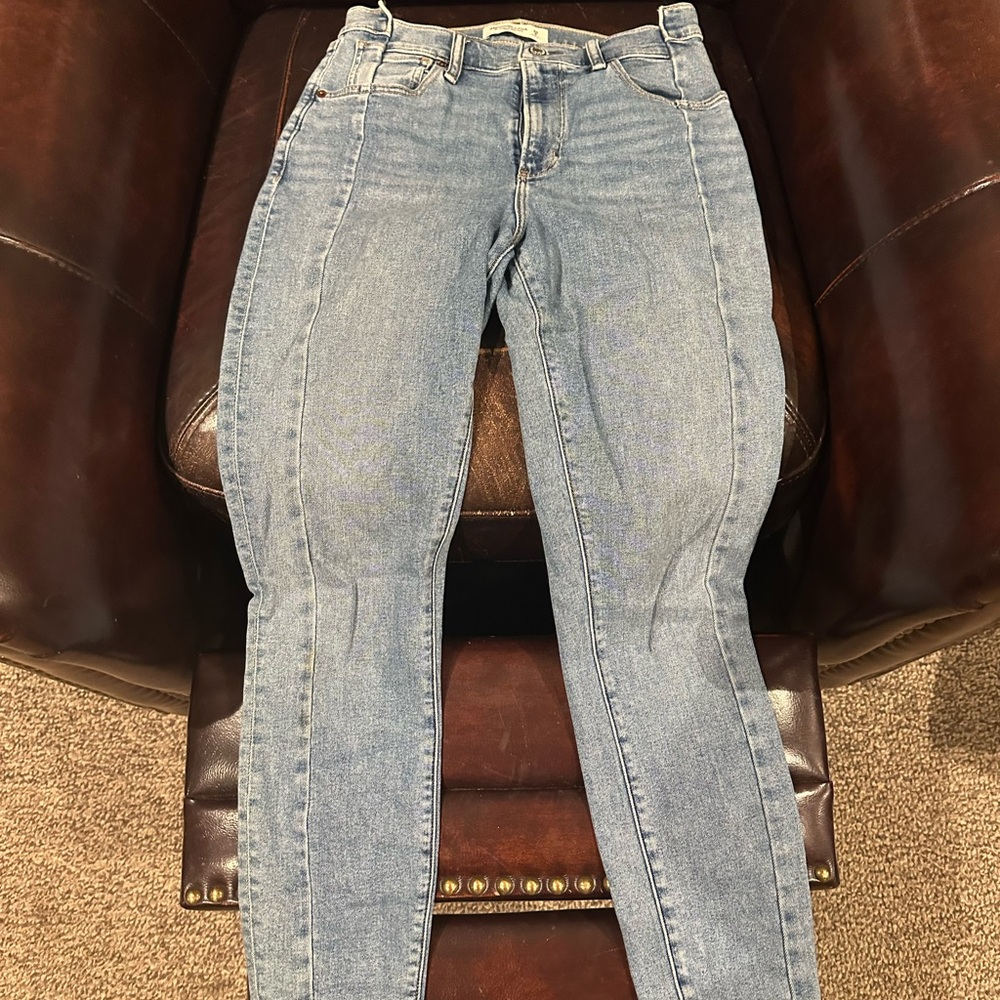 Abercrombie Women’s super skinny ankle, high rise.  Size 29/8